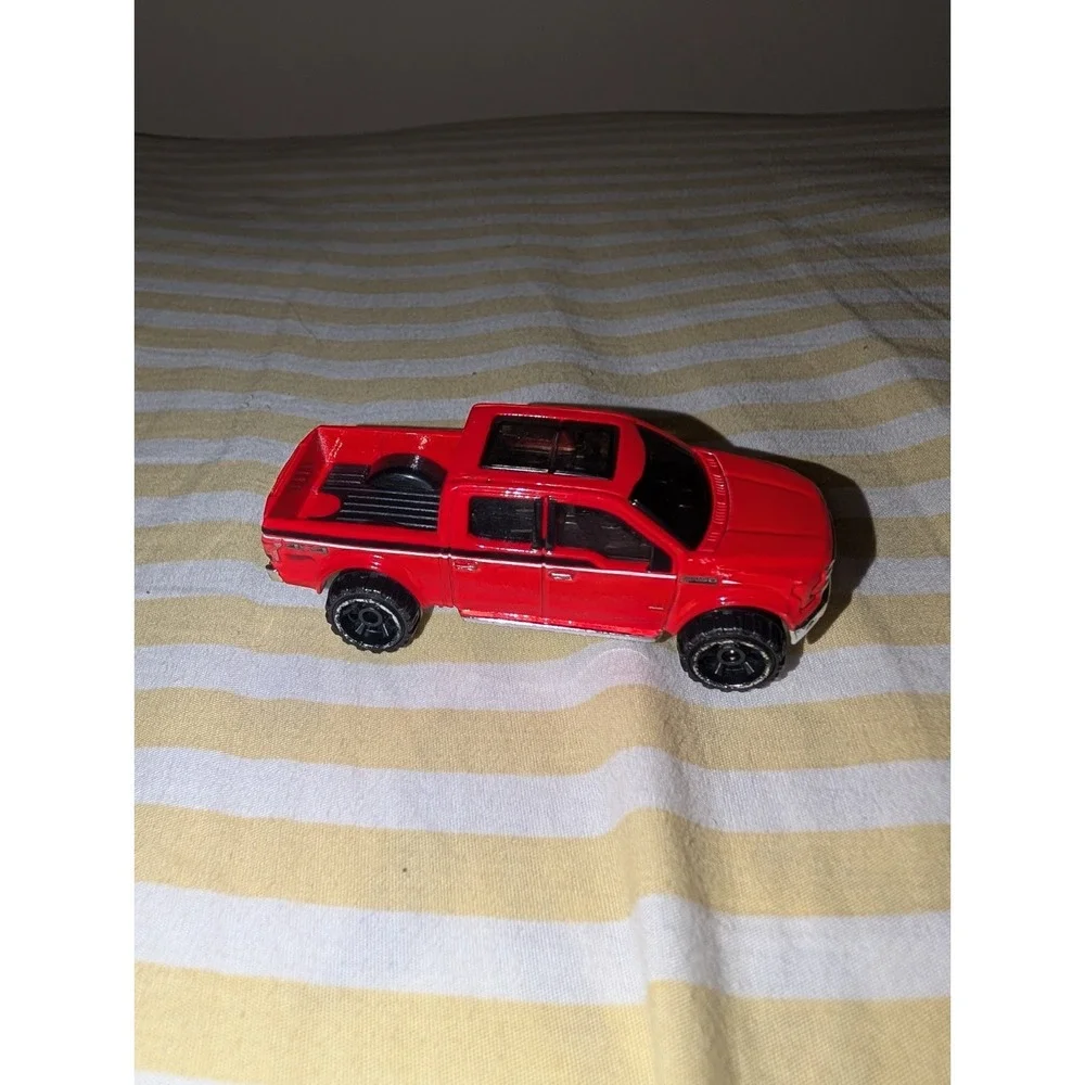 Hot Wheels 15 Ford F150 Dual Cab Pickup Red Diecast Toy Truck 1:50 Scale